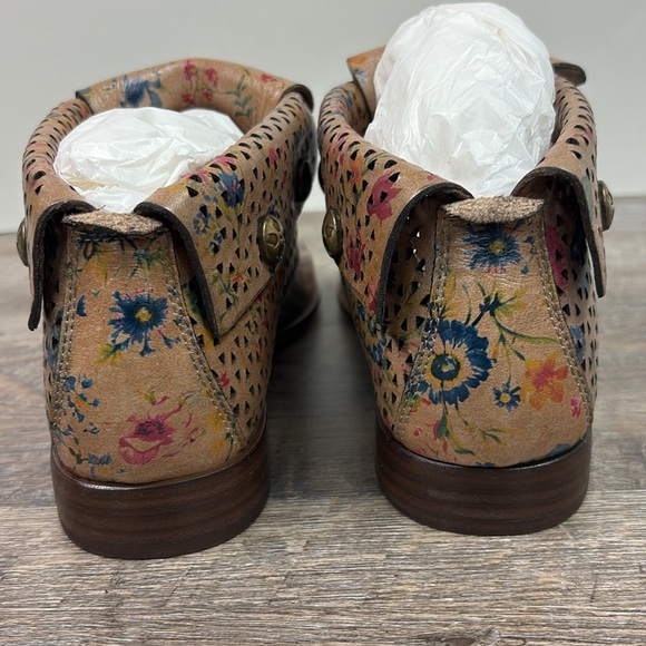 SOLD IN STORE Patricia Nash SABRINA Prairie Rose Perforated Leather - Picture 4 of 12
